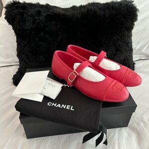 CHANEL 🖤 24S Red Leather Mary Jane Flats - Size 39.5 *RARE*